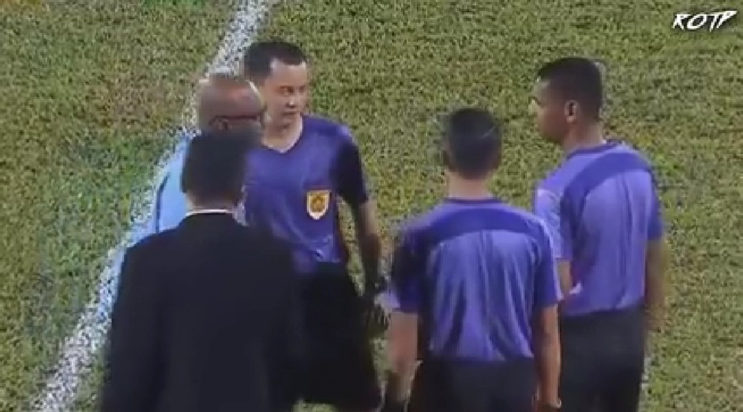 Kedah Berjaya Mengikat 1-1 Menentang Perak, Pengadil Alami Kekejangan Otot!